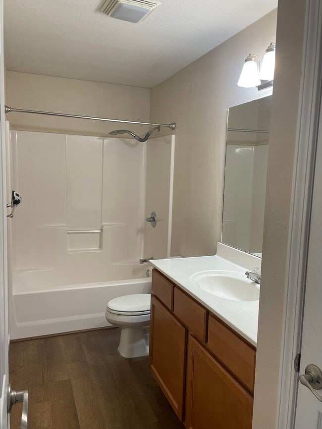Building Photo - 35 Colonial Mnr