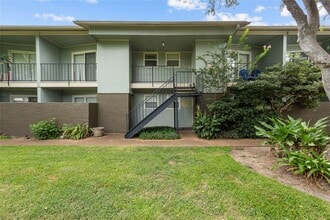 Building Photo - 102 The Strand