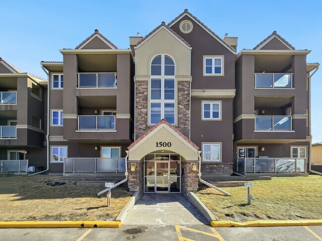 Photo du bâtiment - 1500 Edenwold Heights NW