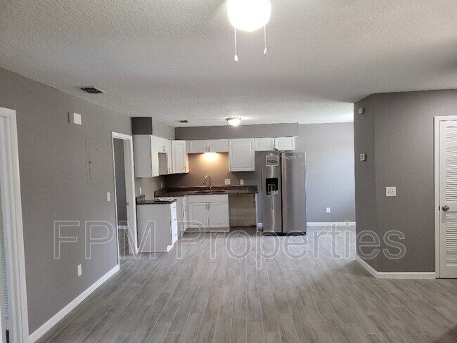 Foto del edificio - 1399 Rose St