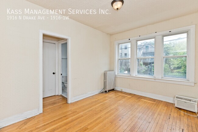 Foto del edificio - 1916 N Drake Ave