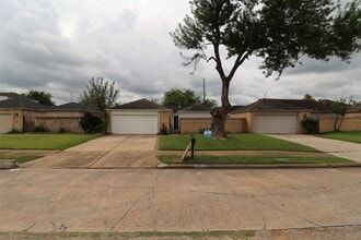 Building Photo - 14939 Heritage Wood Dr