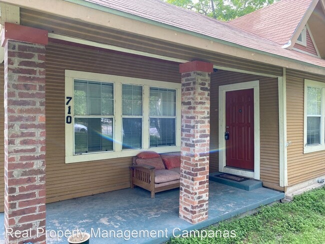 Building Photo - 3 br, 2 bath House - 710 E Ashby Place