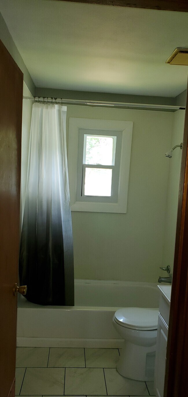 Foto del edificio - 1361 N Florissant Rd