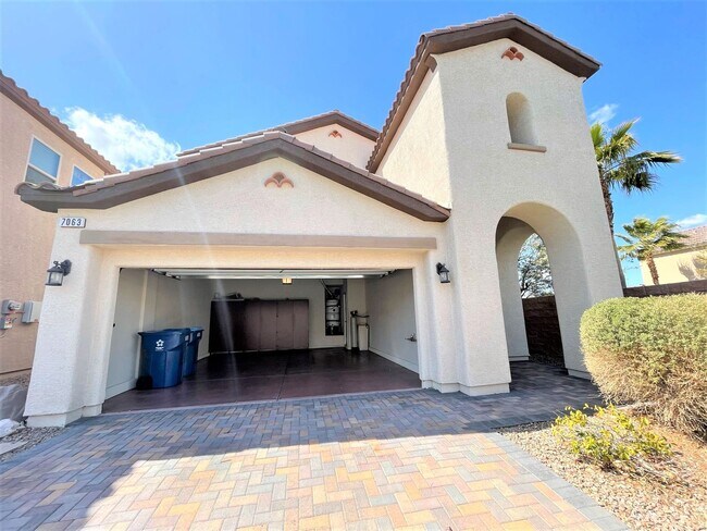 Foto del edificio - If you’ve been looking for a home in Southwest Las Vegas with no neighbors behind… this is the one!