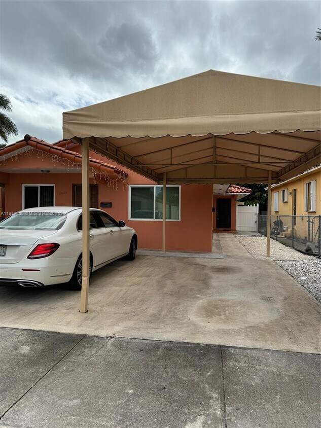 Foto principal - 3622 SW 25th Ter