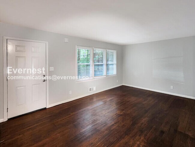 Foto del edificio - 3 Bed/2 Bath Home with Off-Street Parking / Pet-Friendly / Coming Soon!
