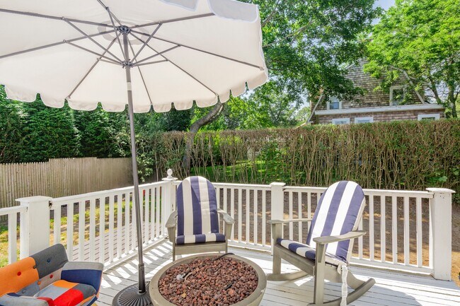 Building Photo - 15 Indian Hill Rd