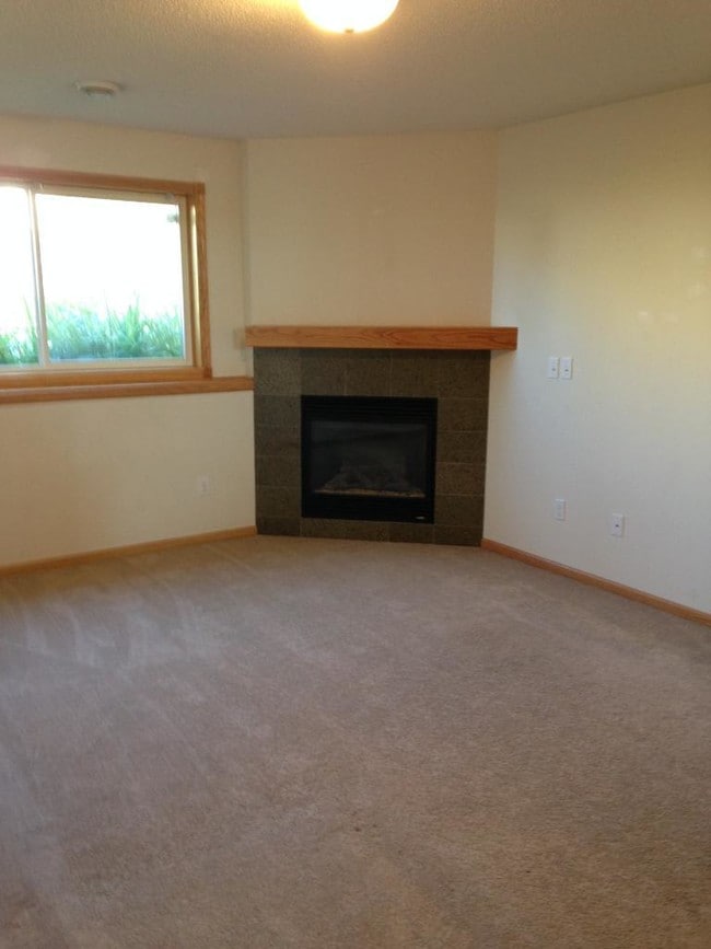 Building Photo - 8551 Gateway Cir