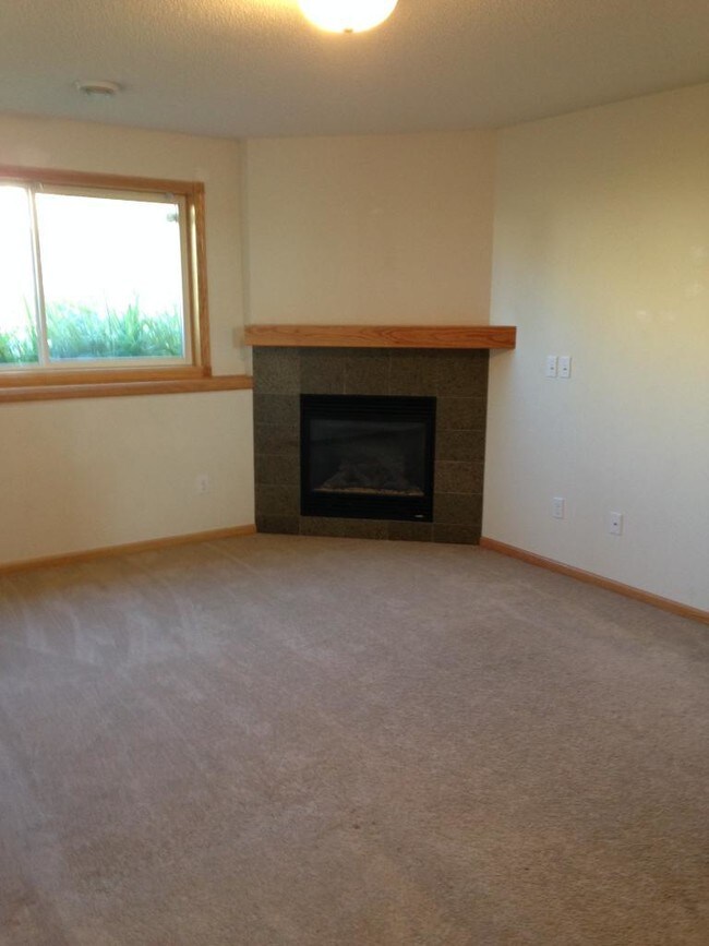 Foto del edificio - 8551 Gateway Cir