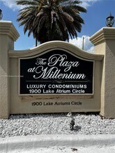 Building Photo - 1948 Lake Atriums Cir