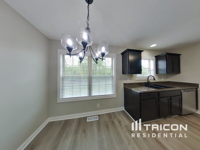 Building Photo - 2484 Andersonville Dr