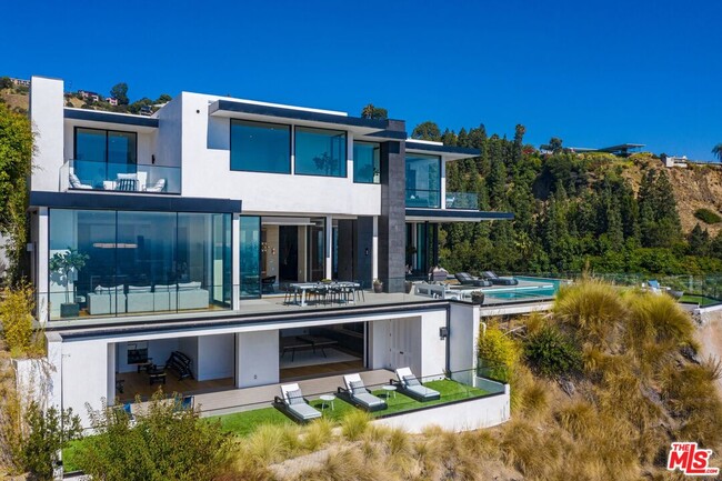 Building Photo - 8366 Sunset View Dr