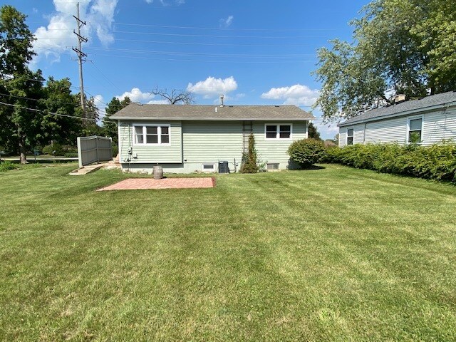 Huge Yard plus shed - 205 W Burnett Rd