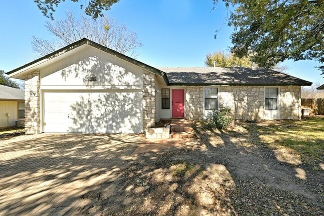 Building Photo - 902 Garden Path Dr