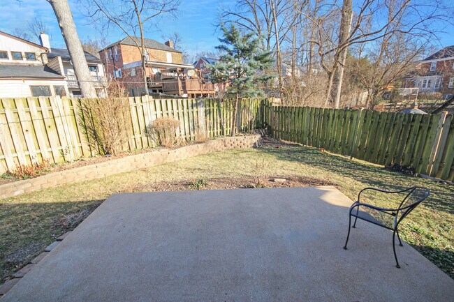 Building Photo - 530 Westview Dr