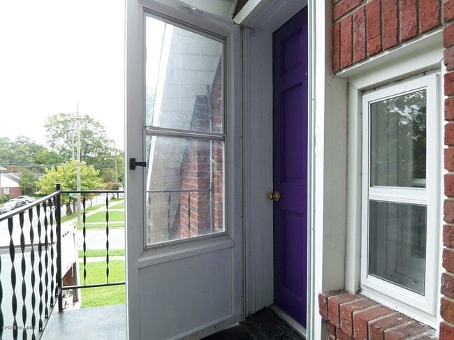 Building Photo - 1407 E 4th St