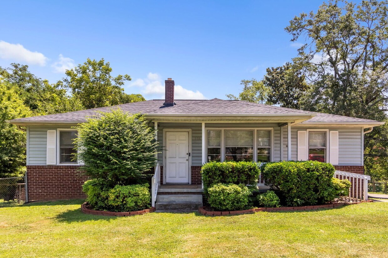 Primary Photo - Quaint 3-Bed, 2-Bath Home in Greer – Cozy ...