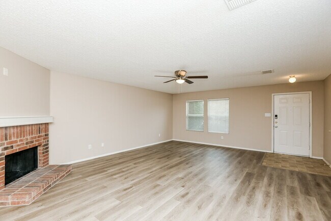 Foto del edificio - 4008 Golden Horn Ln