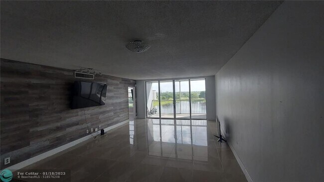 Building Photo - 3051 N Course Dr