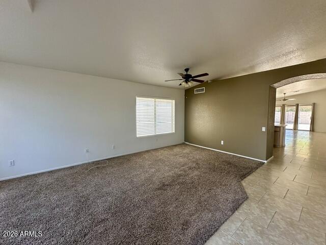 Foto del edificio - 547 W Bluefield Ave