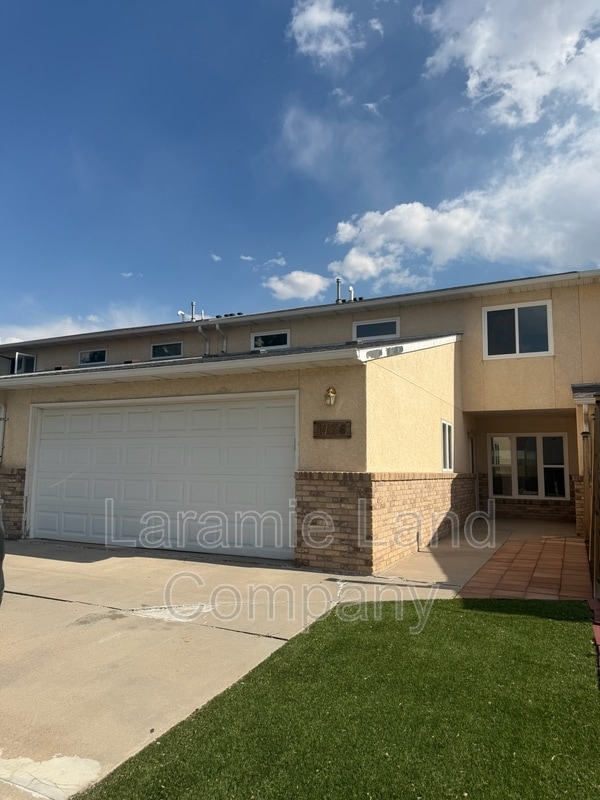 Building Photo - 1736 Sanders Dr