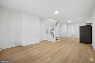 Building Photo - 320 N Robinson St