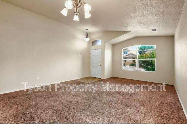 Foto del edificio - 8004 Corn Mountain Pl NW
