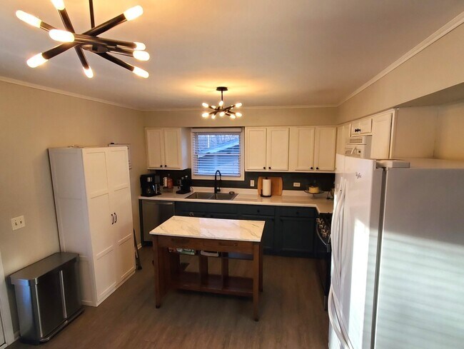 Foto del edificio - 527 Santa Barbara Rd