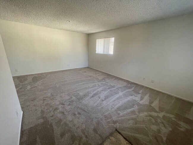 Building Photo - 2070 Avenida Placida