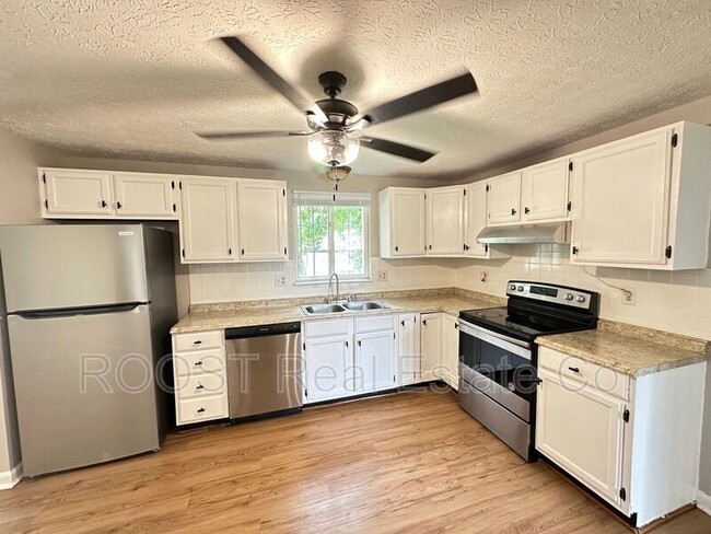 Building Photo - 3044 Arrowsmith Dr