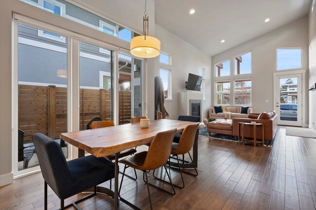 Foto del edificio - 63374 NW Clearstone Dr