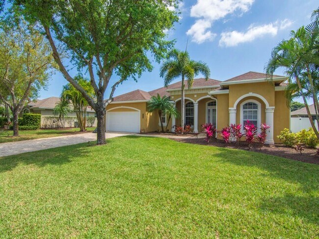 Building Photo - 6420 Parklane Ct