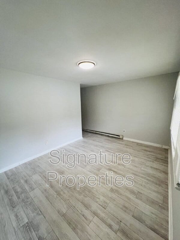 Building Photo - 1221 Montgomery Ave