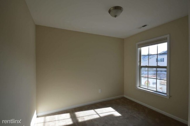 Building Photo - 3 br, 2.5 bath Townhome - 233 Cypress Hill Ln
