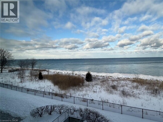 Building Photo - 35 Southshore Cres