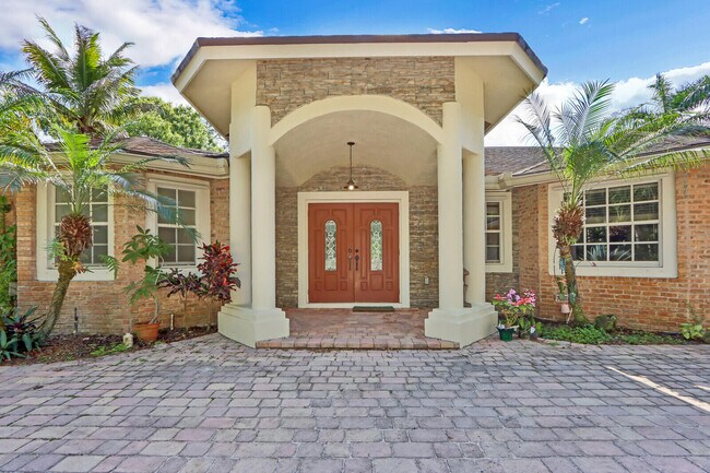 Foto del edificio - 15200 Timberlane Pl