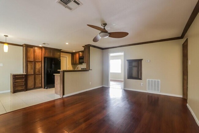 Foto del edificio - 5751 Oakham St