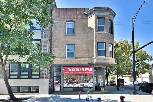 Foto del edificio - 1458 N Western Ave