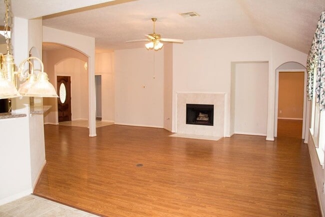 Building Photo - 2423 Daneswood Ct
