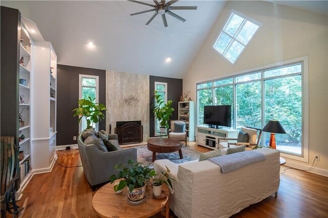 Building Photo - Custom Home in beautiful Moores Mill Subdi...