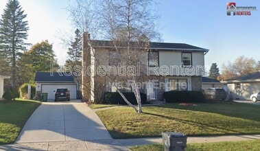 Building Photo - 257 S Regis Rd