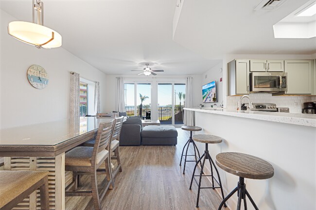 Foto del edificio - 15928 Front Beach Rd