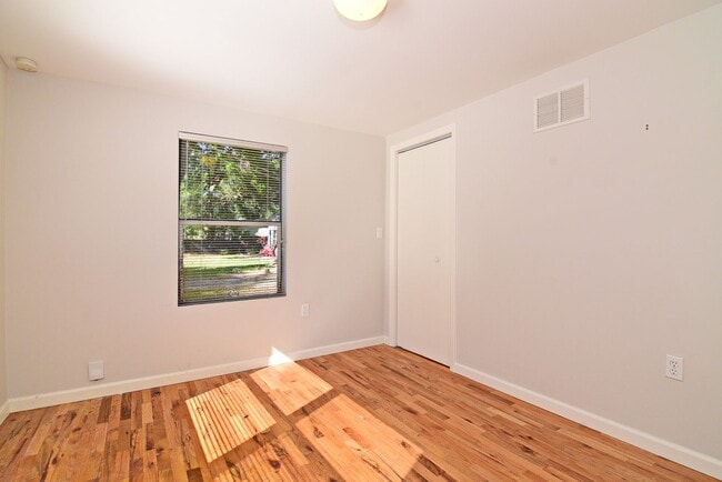 Foto del edificio - 1319 Francis Ave