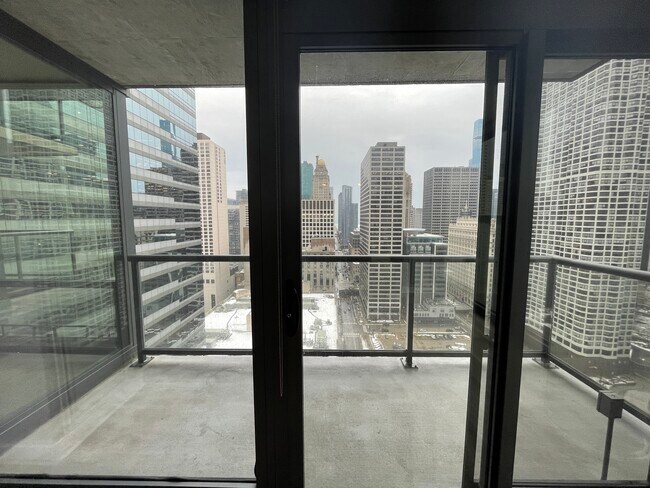 Building Photo - 509 N Dearborn St