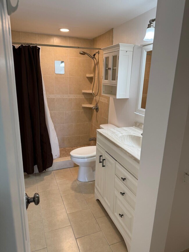 Master bathroom - 9365 Fontainebleau Blvd