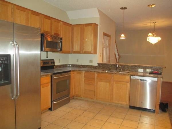 Building Photo - 2 bed updated maple grove rental! Don't mi...