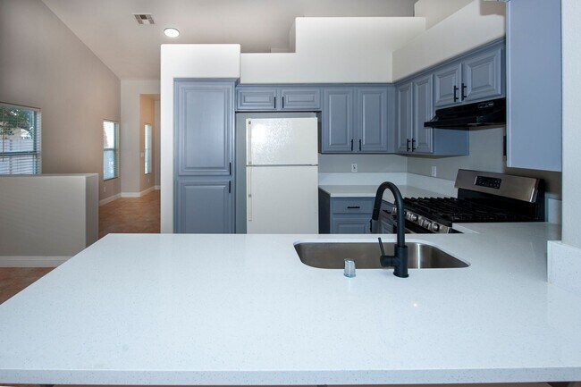 Building Photo - 921 E English Heather Dr