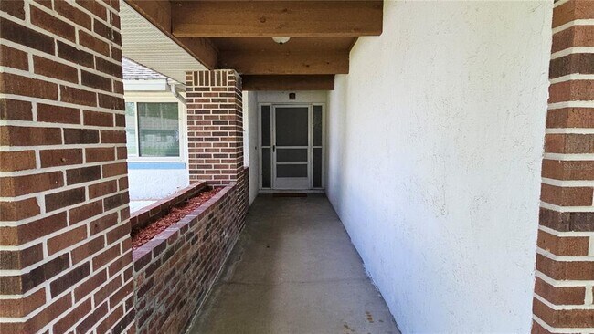 Foto del edificio - 140 Fairway Ten Dr