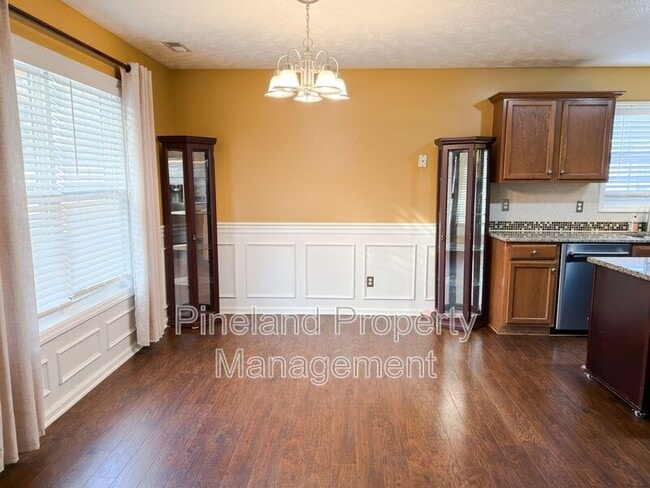 Building Photo - 215 Americana Dr